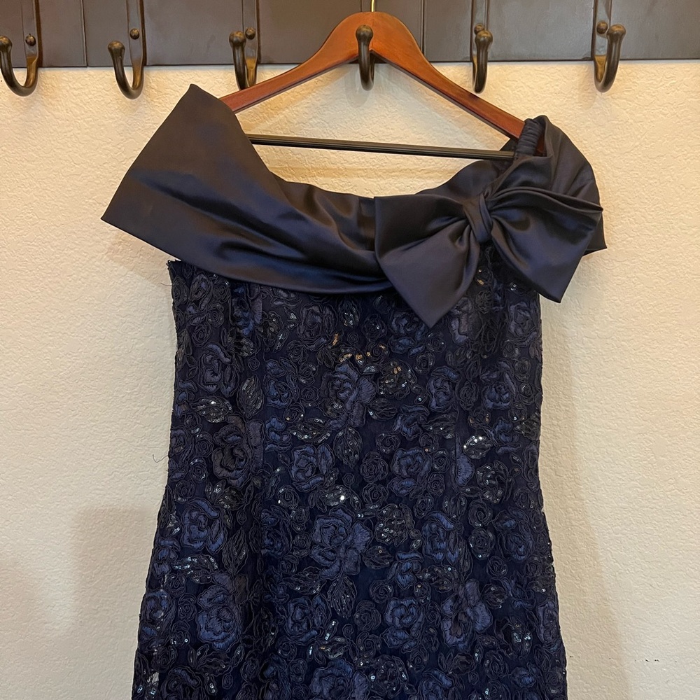 Teri Jon Rickie freeman Beautiful dress navy with the bow and lace - Picture 4 of 10